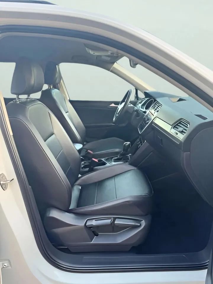 Used 2020 Volkswagen Tiguan SEL image 44
