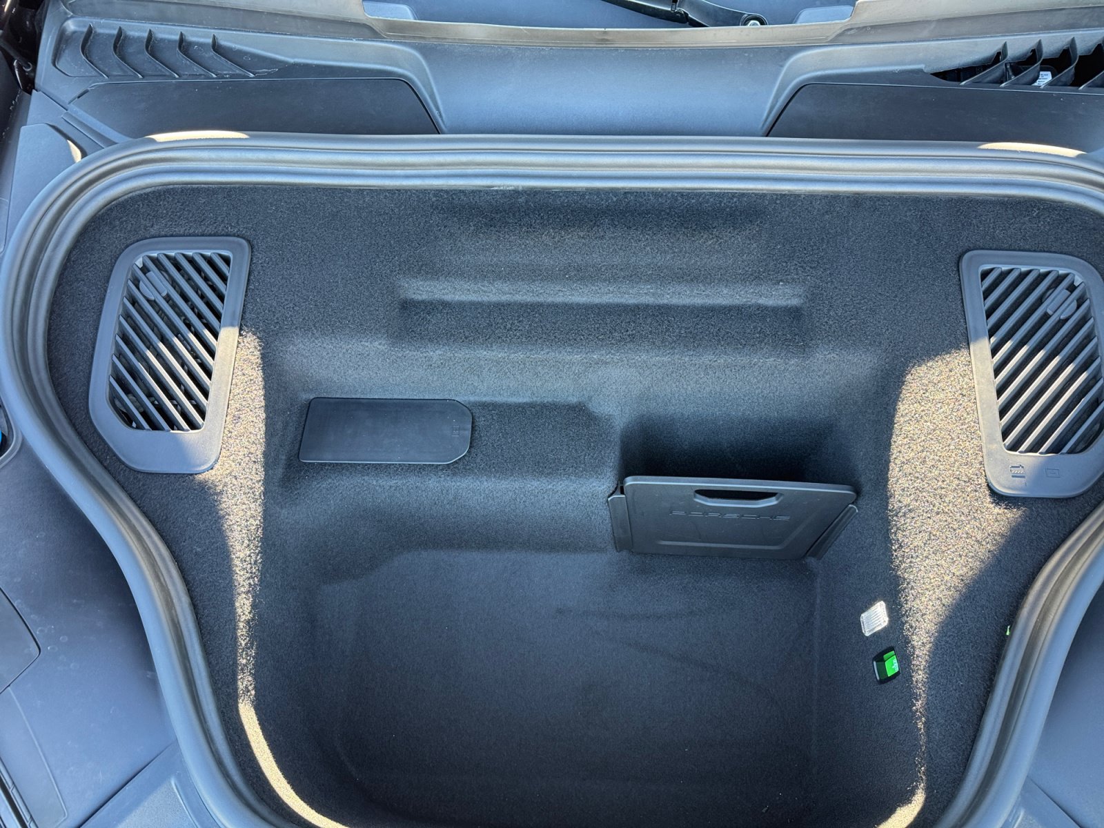 Used 2025 Porsche Macan Electric RWD image 22