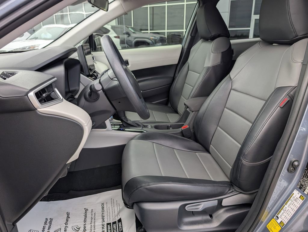 Used 2025 Toyota Corolla Cross L image 11