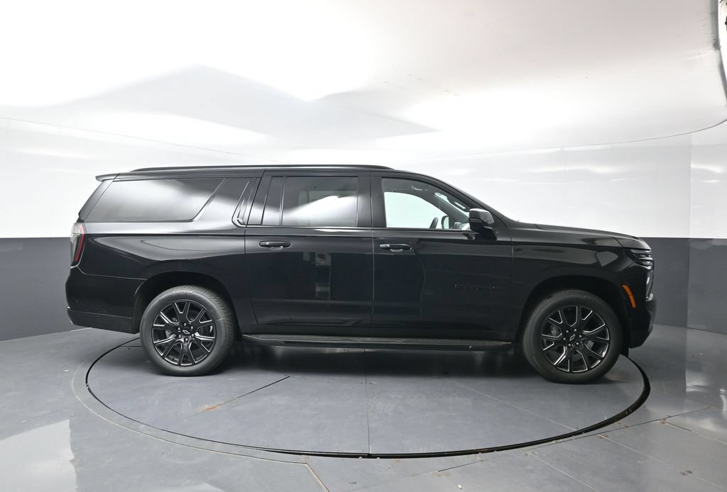 New 2026 Chevrolet Suburban RST w/ RST Capability Package AWD/4WD image 3