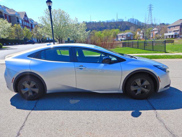 Used 2024 Toyota Prius LE image 10