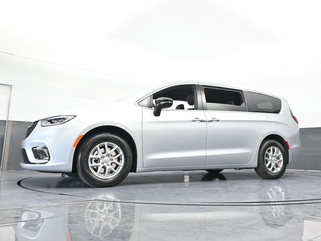 New 2026 Chrysler Pacifica Select image 54
