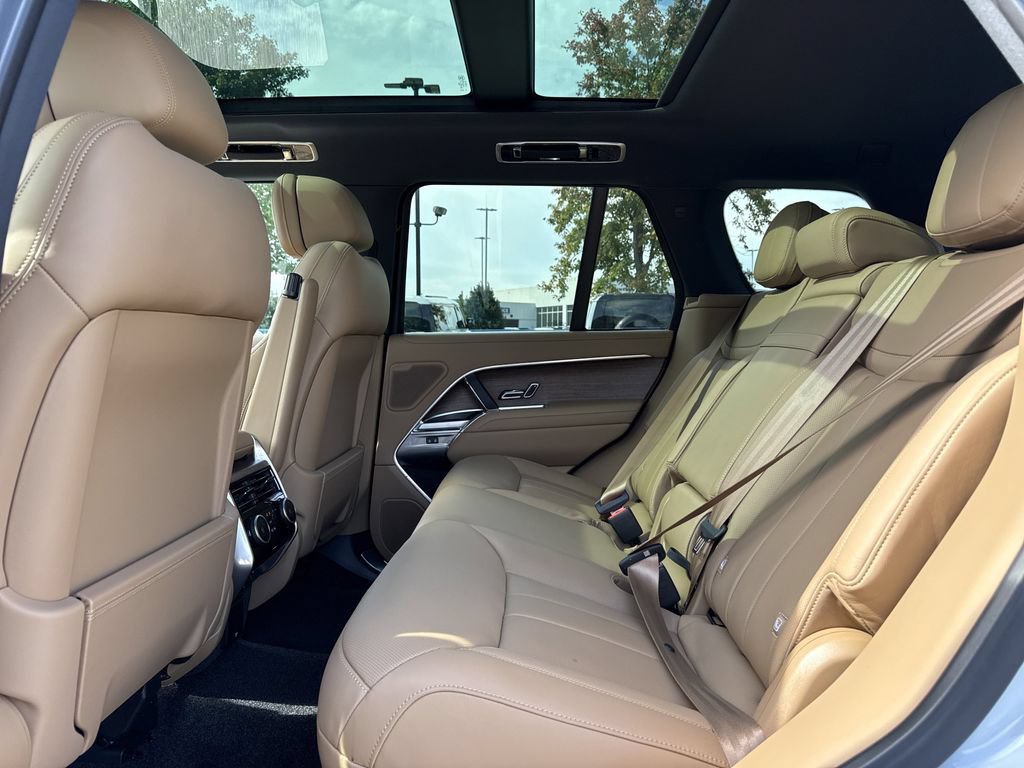 New 2025 Land Rover Range Rover SE AWD/4WD image 5