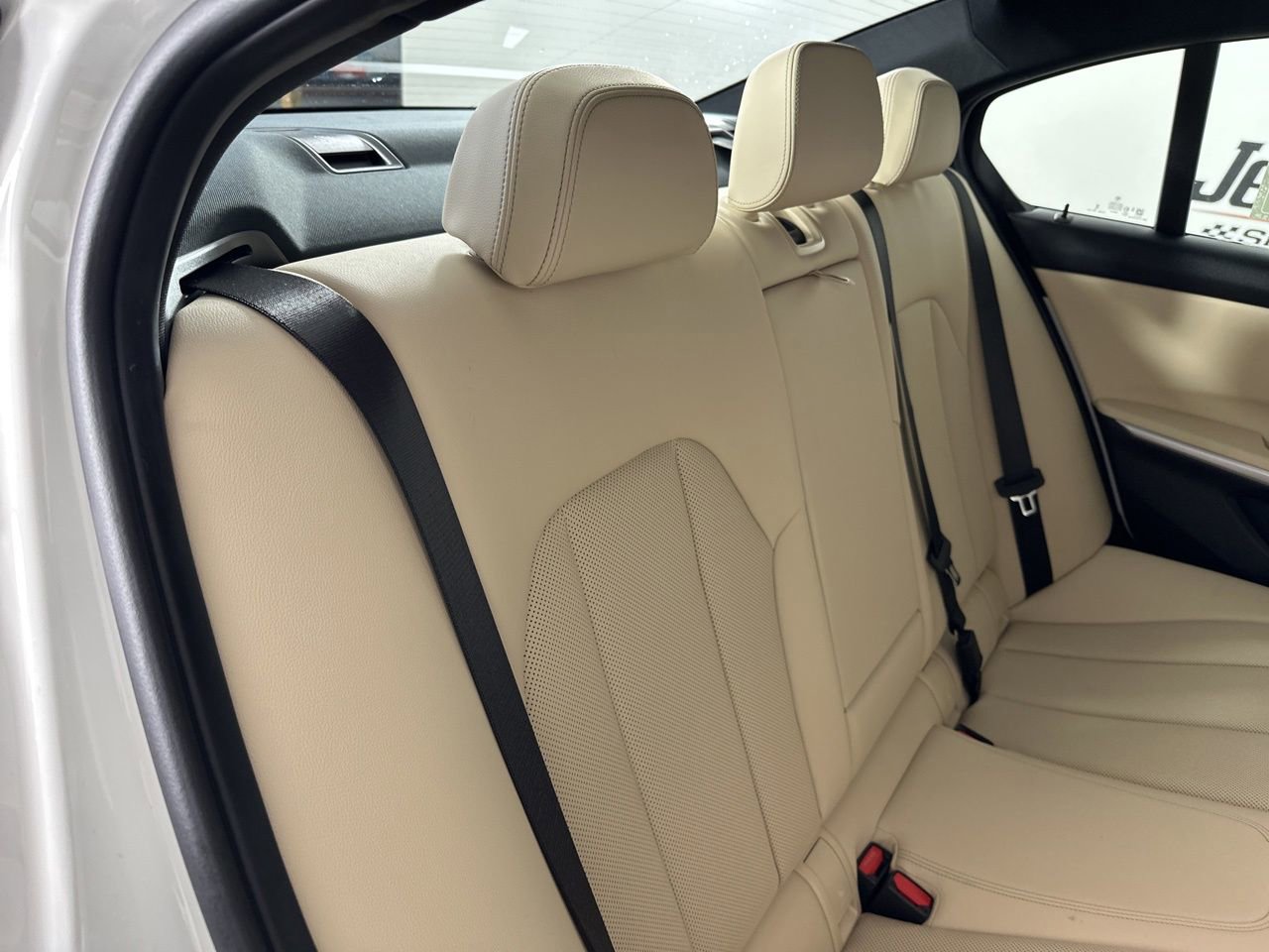 Used 2025 BMW 330i Sedan w/ Convenience Package image 32