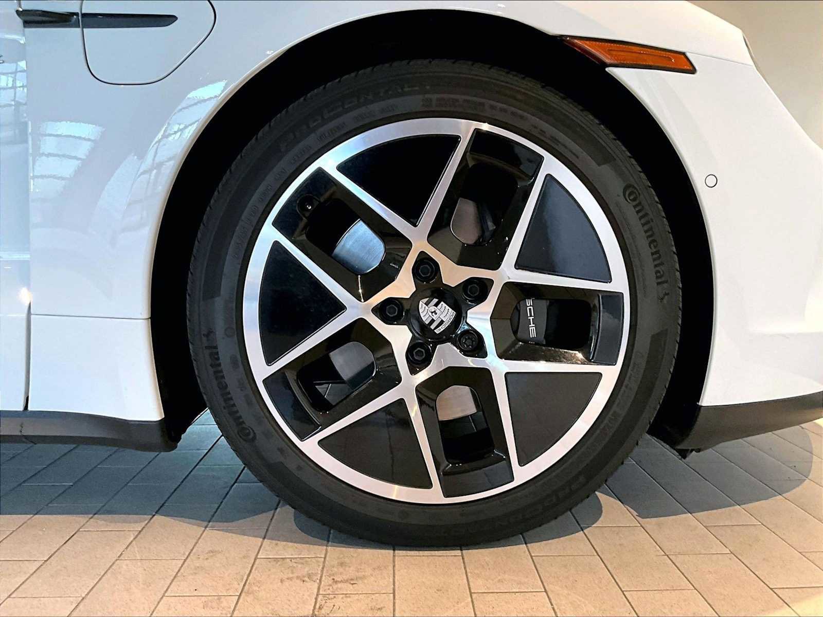 Used 2025 Porsche Taycan image 14