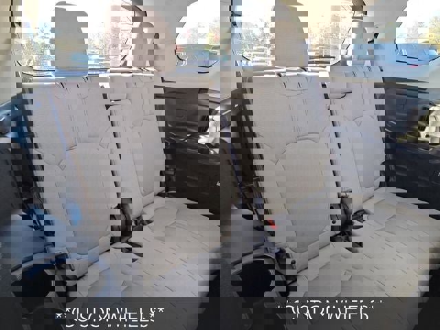 Used 2023 Honda Pilot LX image 10