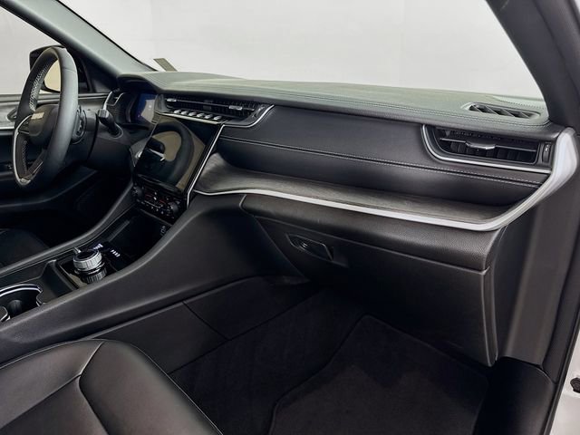 Used 2024 Jeep Grand Cherokee Limited w/ Black Appearance Package image 35