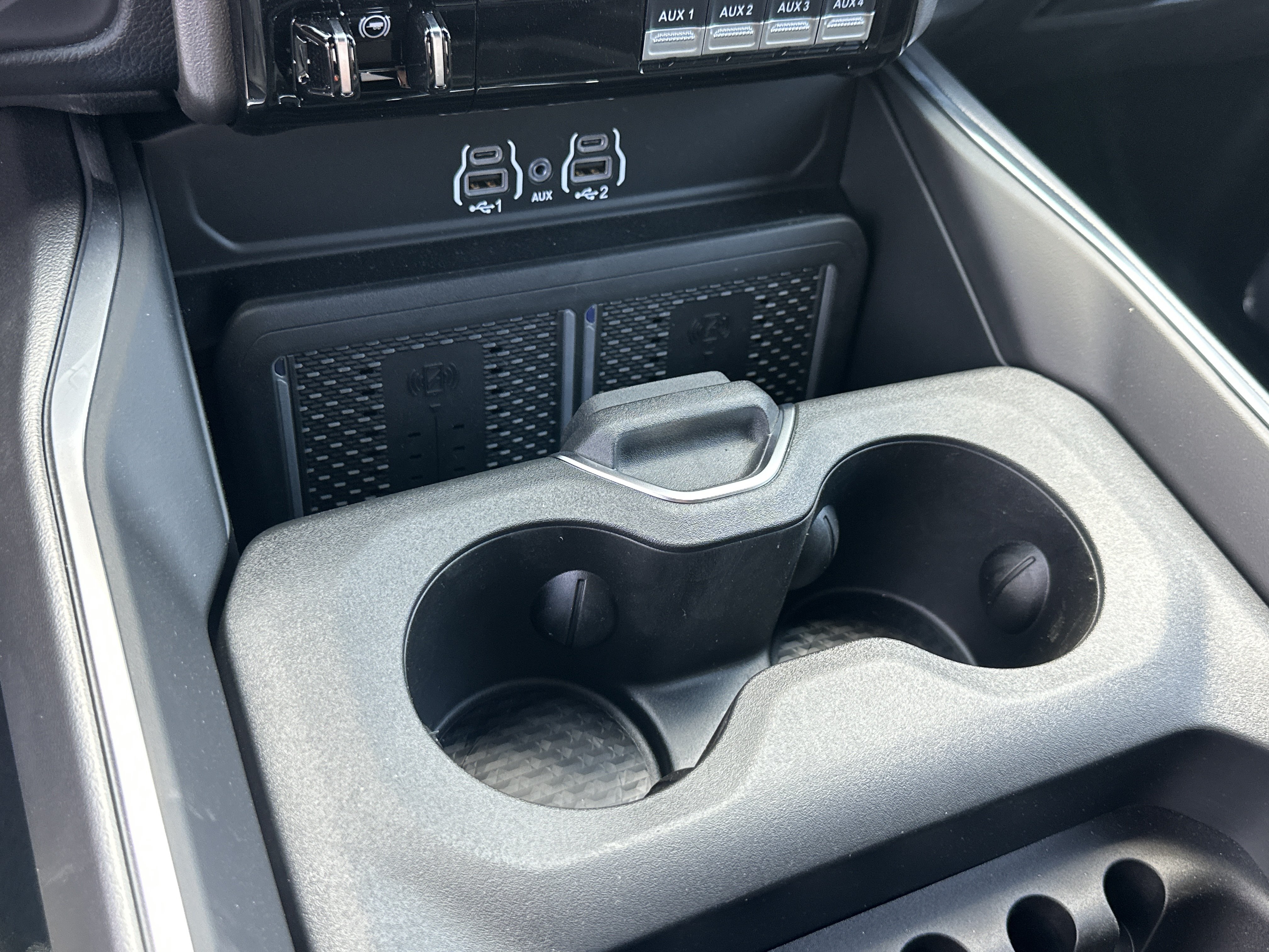 New 2026 RAM 2500 Laramie AWD/4WD image 7