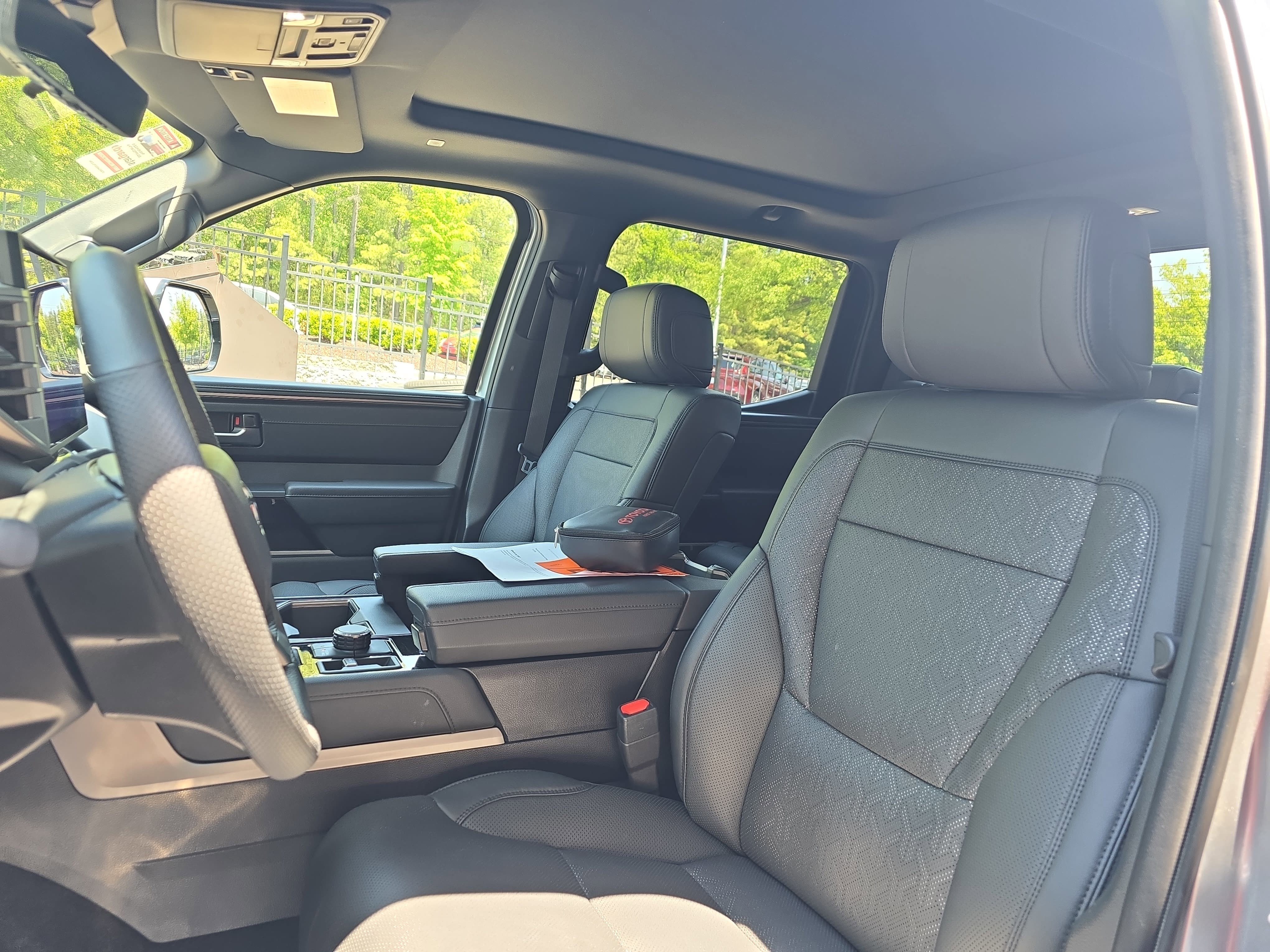 Used 2025 Toyota Tundra Limited AWD/4WD image 14