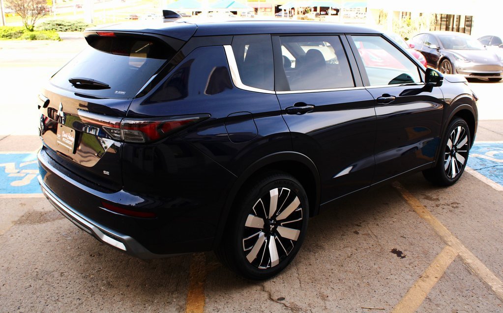 New 2025 Mitsubishi Outlander SE image 5