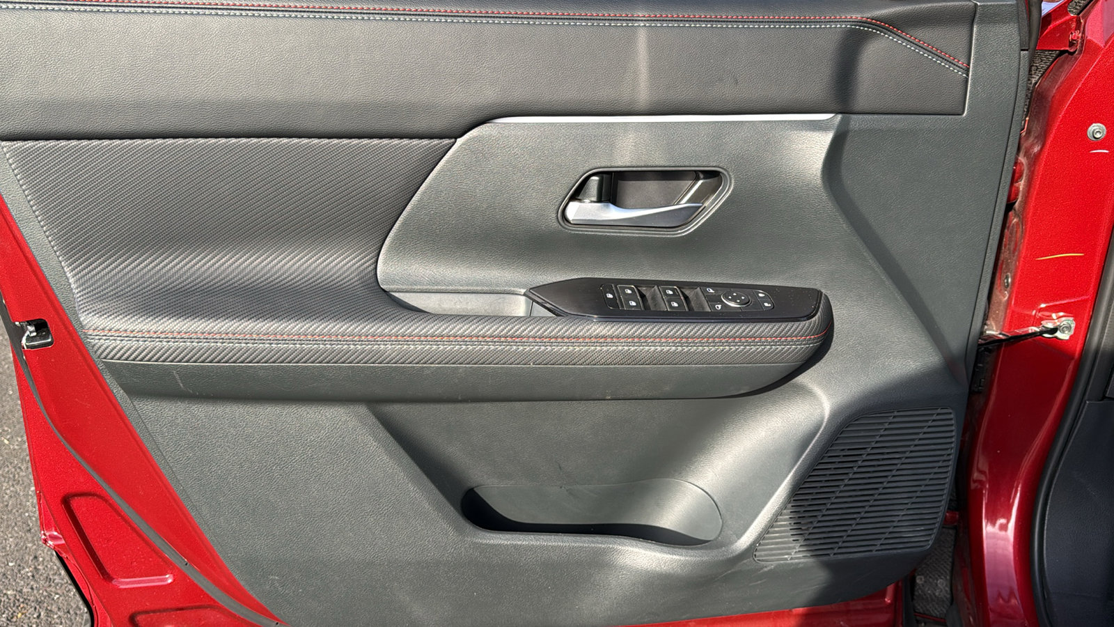 Certified 2025 Nissan Kicks SR image 6