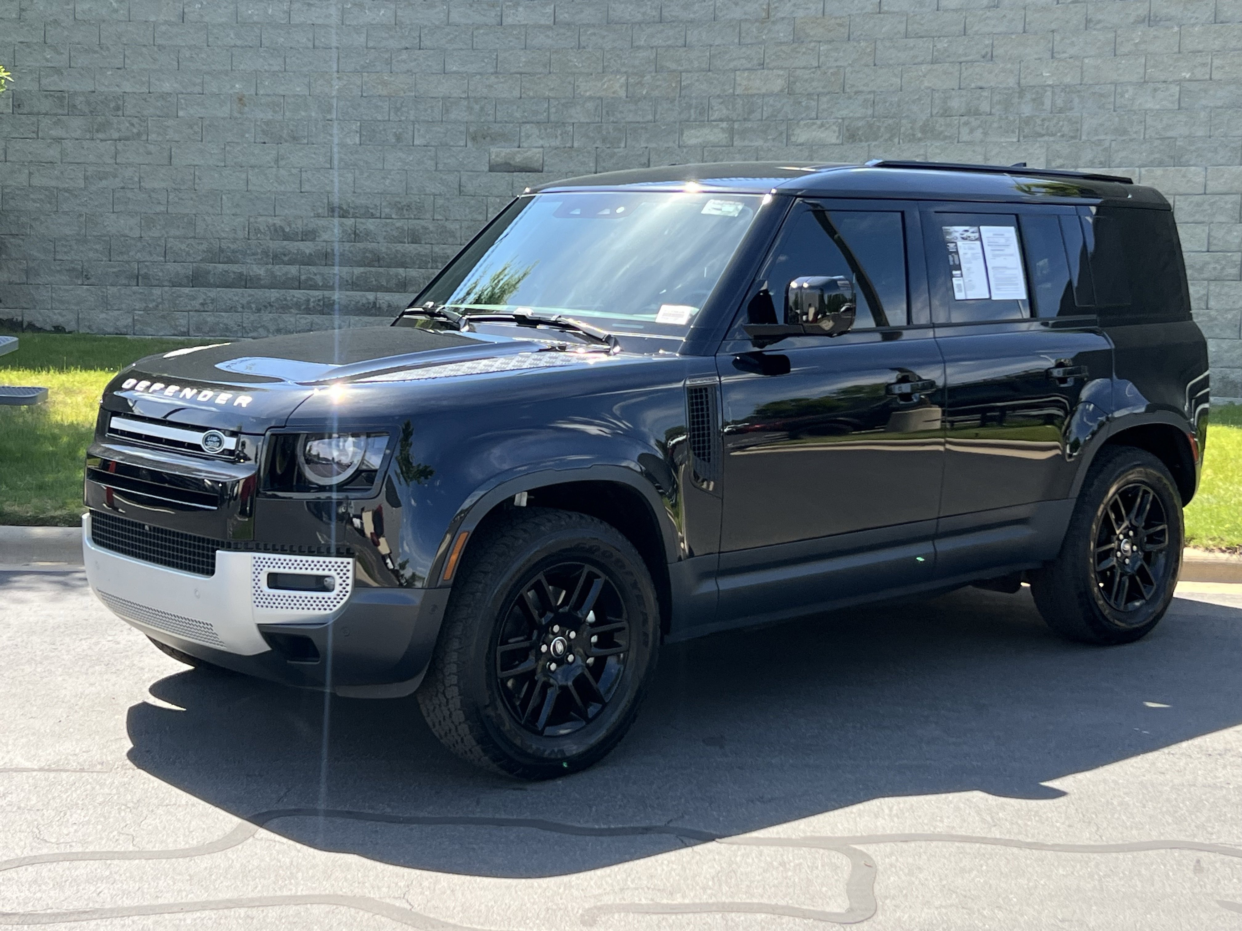 Used 2025 Land Rover Defender 110 S AWD/4WD image 2