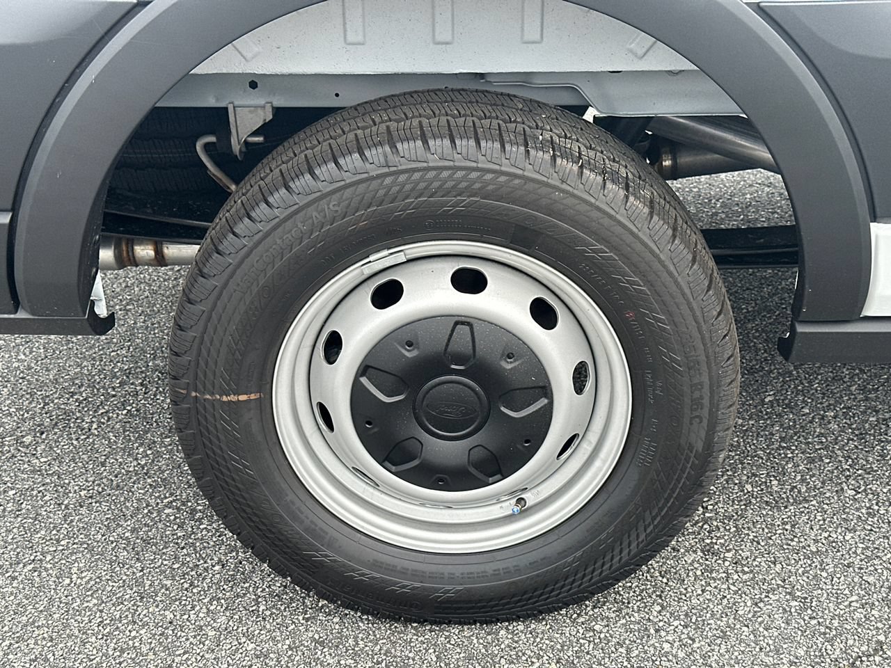 New 2026 Ford Transit 250 148 Medium Roof w/ Load Area Protection Package RWD image 18