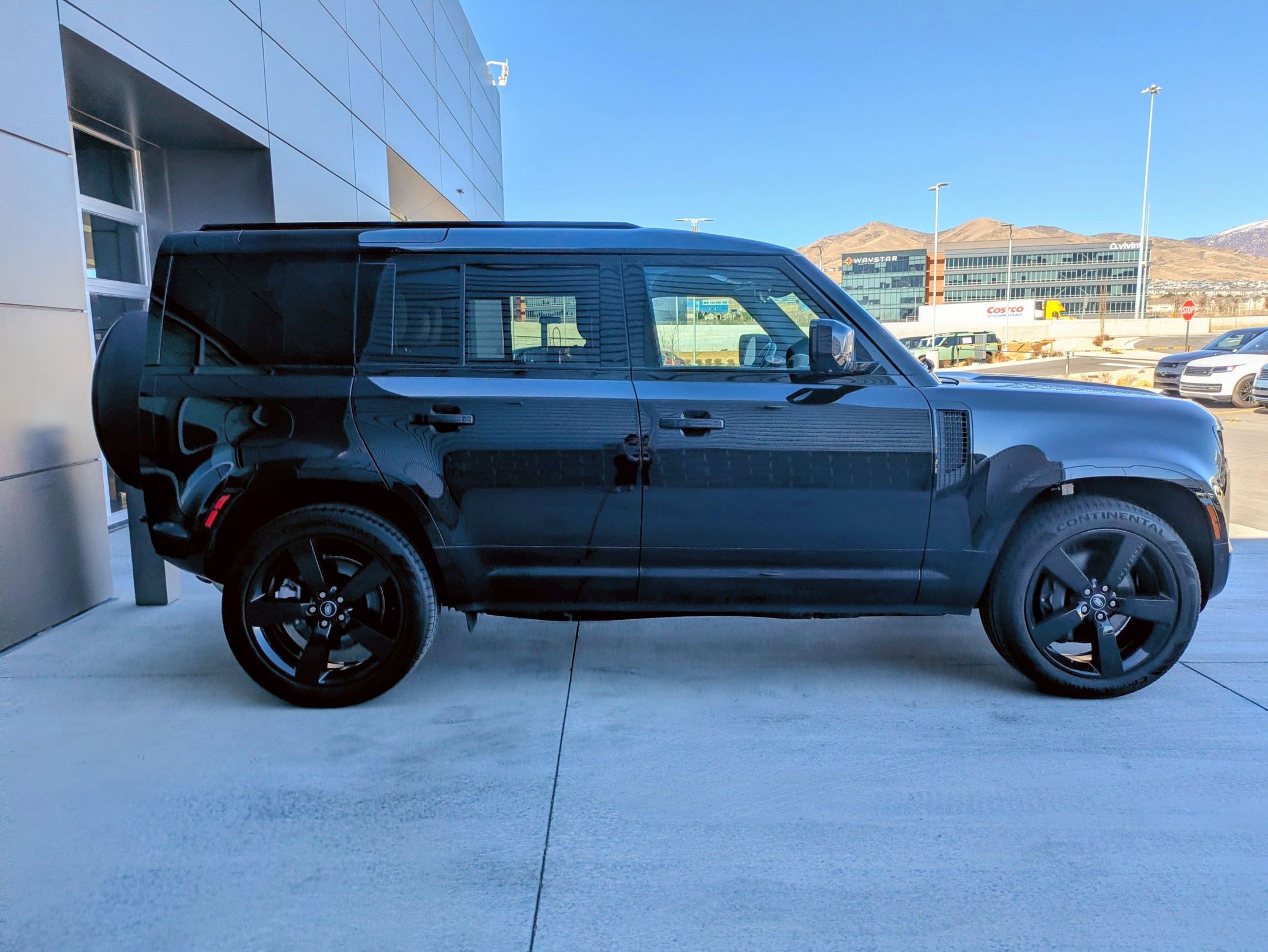 Certified 2025 Land Rover Defender 110 X-Dynamic SE image 5