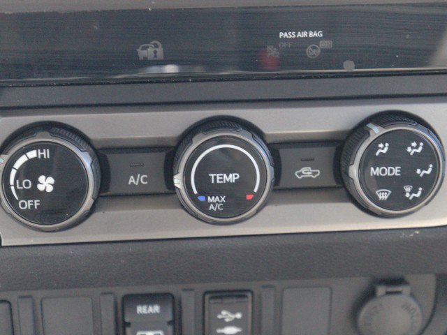 Used 2018 Toyota Tacoma SR5 AWD/4WD image 24