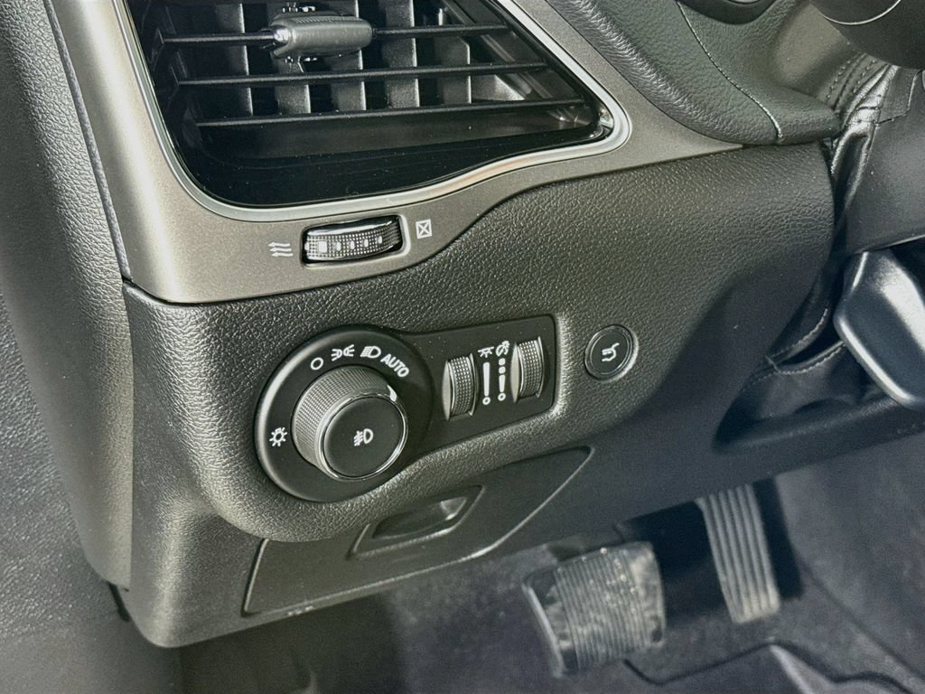 Used 2019 Jeep Cherokee High Altitude AWD/4WD image 12