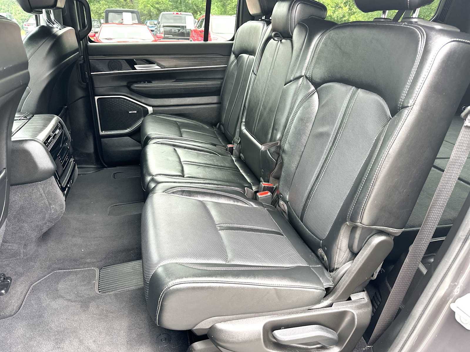 Used 2024 Jeep Wagoneer L Series II RWD image 23
