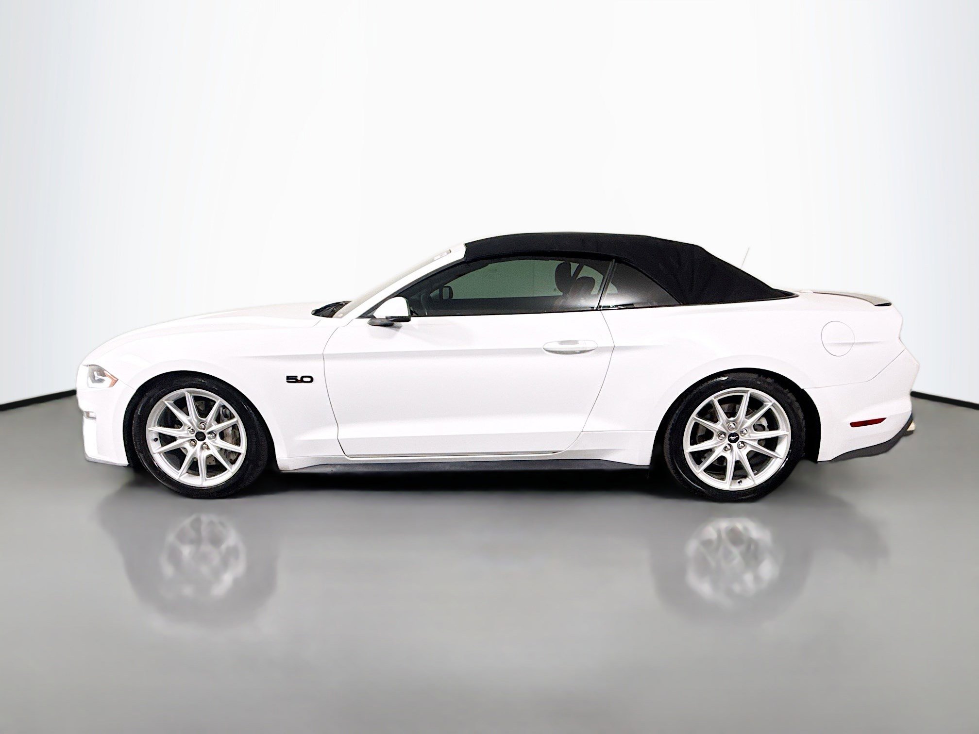 Used 2019 Ford Mustang GT Premium w/ Equipment Group 401A image 6