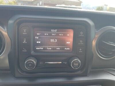 Used 2021 Jeep Gladiator Sport image 25