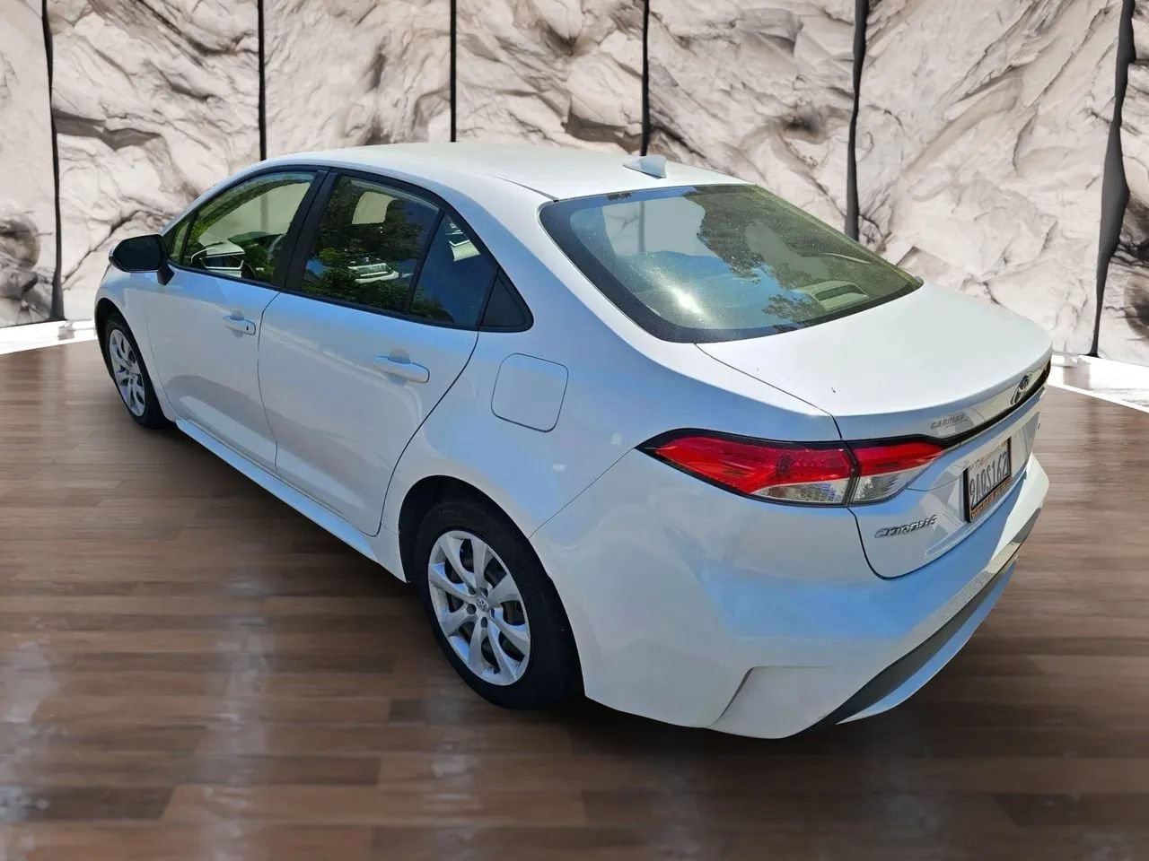 Used 2021 Toyota Corolla LE image 6