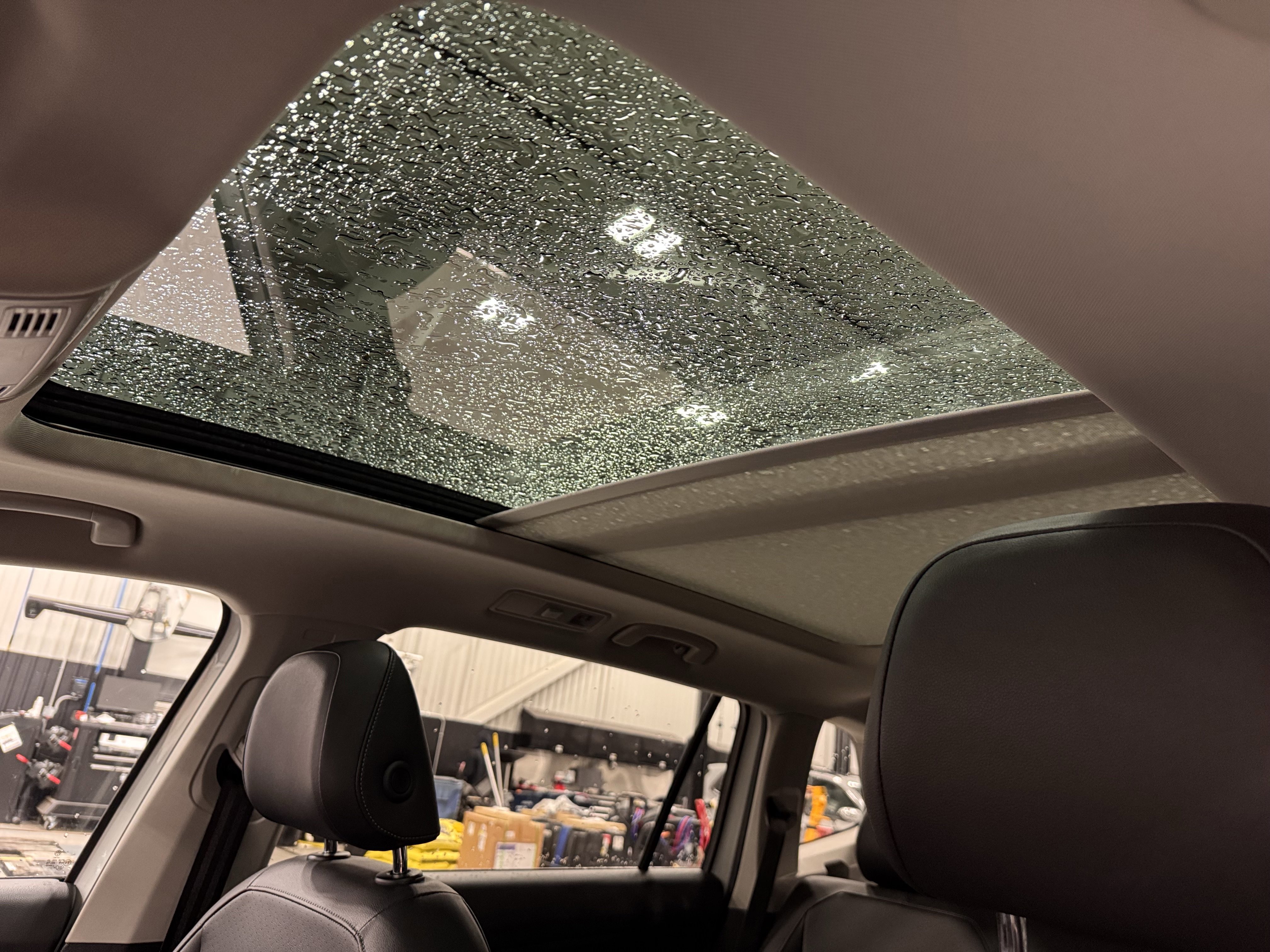 Used 2019 Volkswagen Tiguan SE w/ Panoramic Sunroof Package image 16