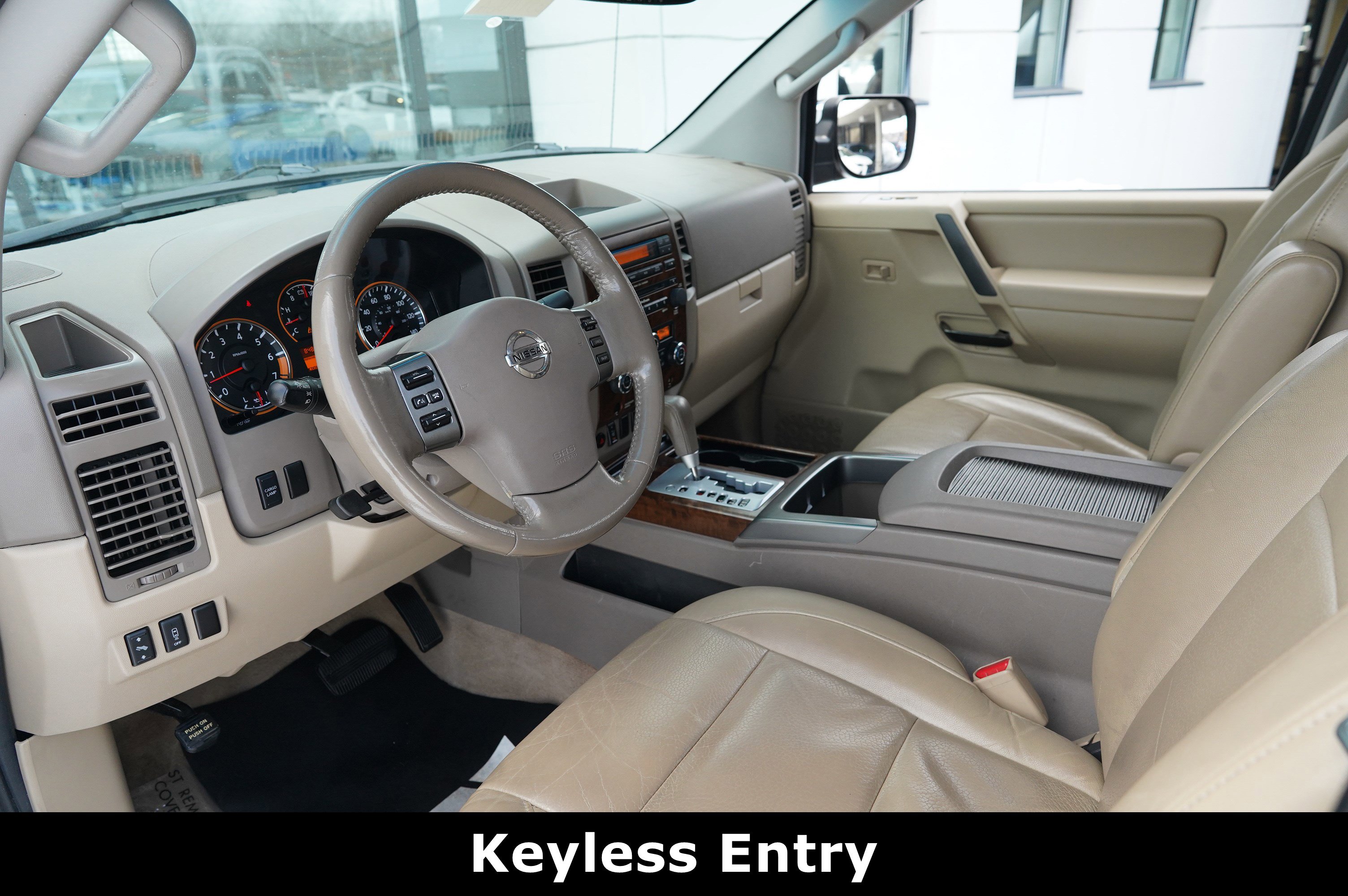 Used 2012 Nissan Titan SL image 4