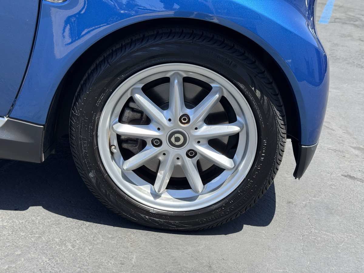 Used 2010 smart fortwo passion RWD image 7