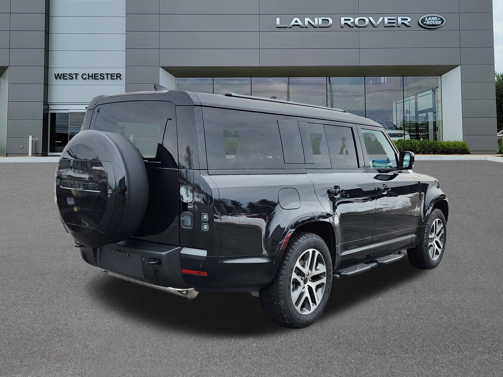 New 2026 Land Rover Defender 130 X-Dynamic SE image 4
