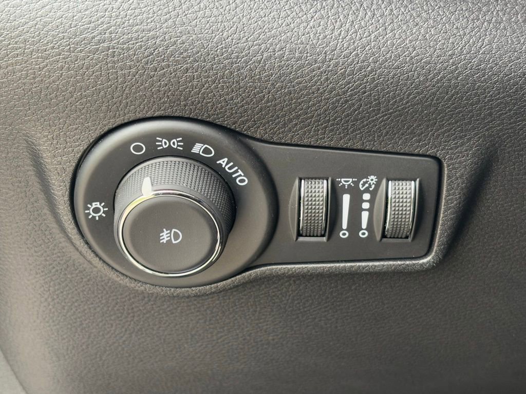 Used 2024 Jeep Compass Latitude AWD/4WD image 24