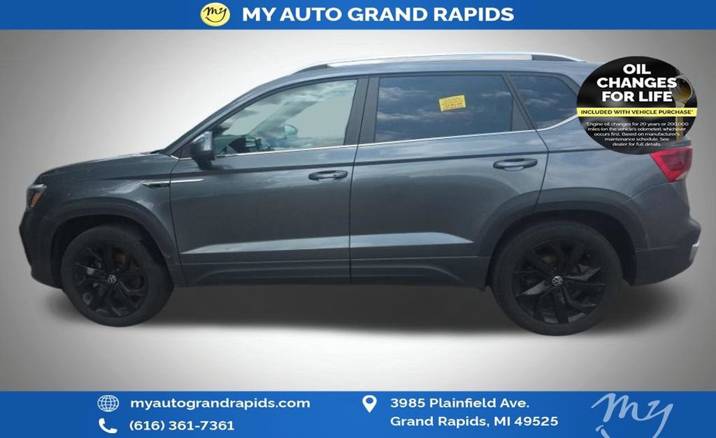 Used 2023 Volkswagen Taos SE w/ Panoramic Sunroof Package AWD/4WD image 5