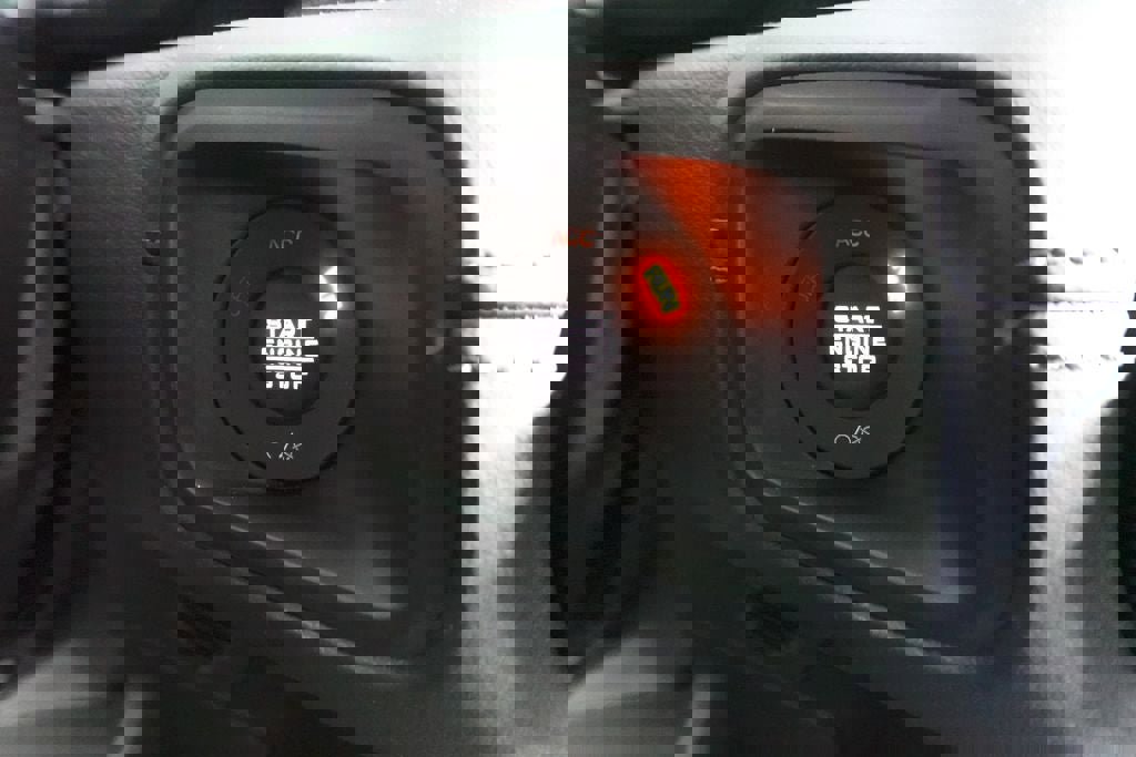 Used 2025 Jeep Wrangler Unlimited Sahara image 19