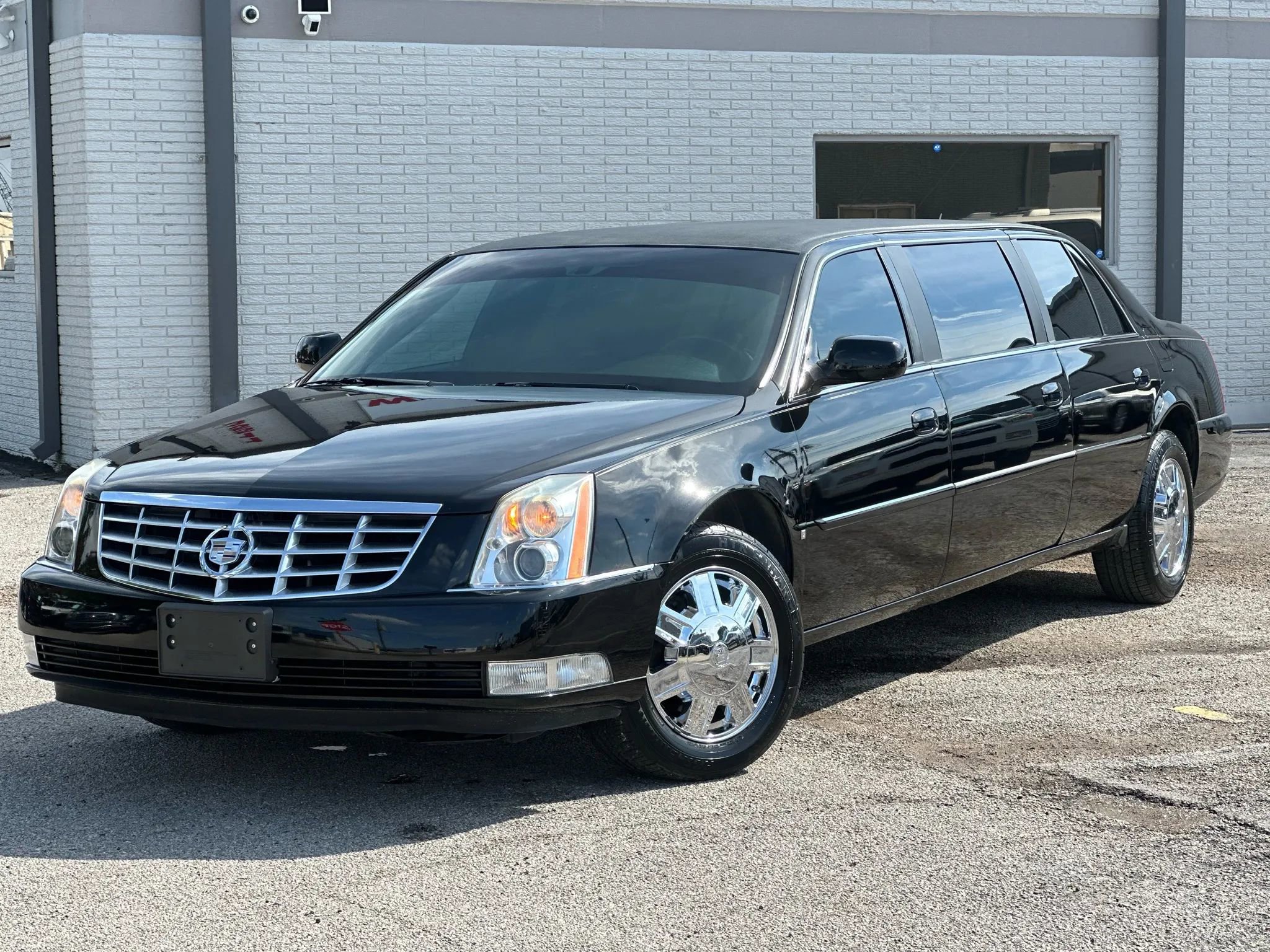 Used 2006 Cadillac DTS image 2