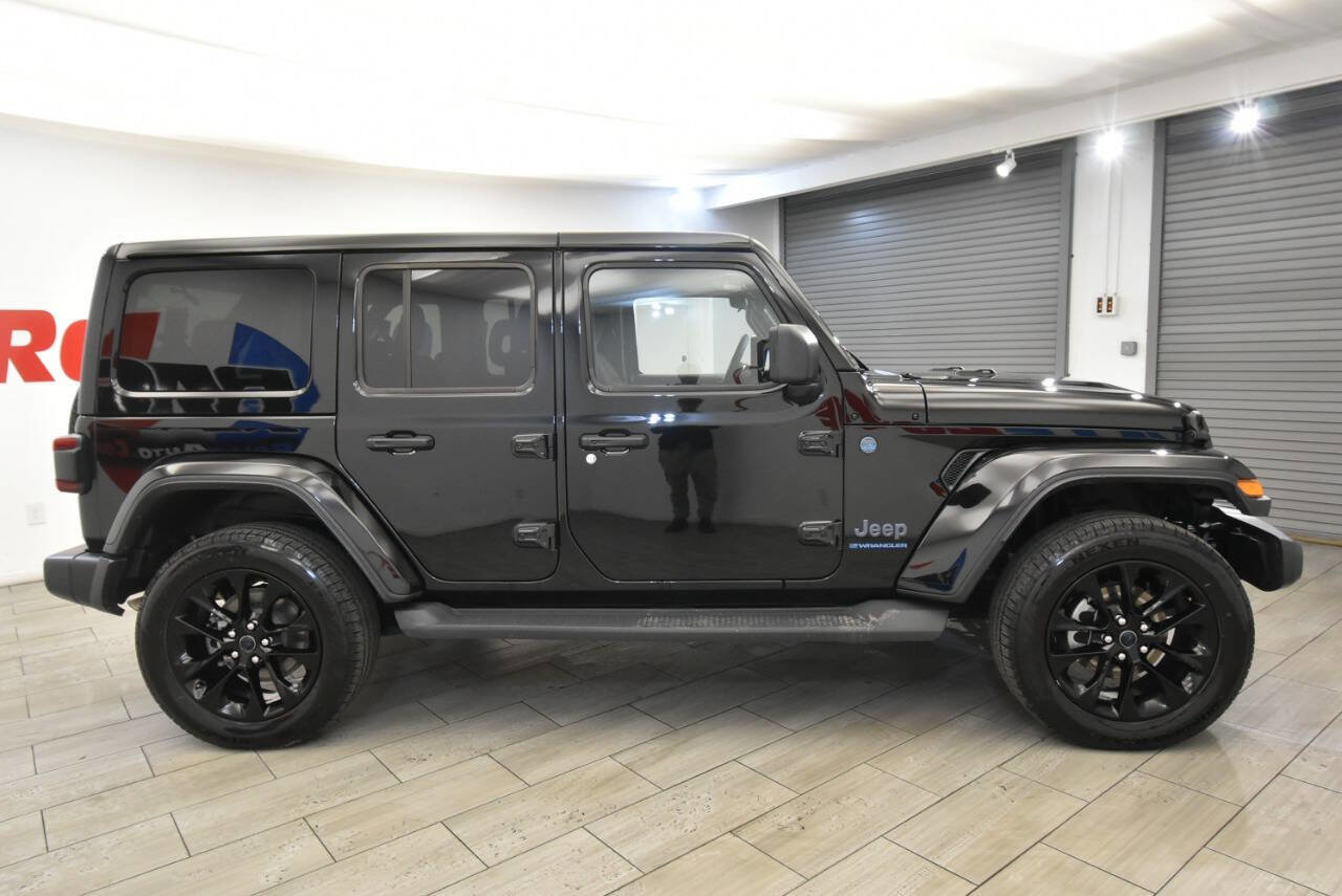 Used 2025 Jeep Wrangler Unlimited Sahara image 6