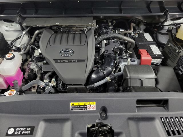 Used 2024 Toyota Highlander LE FWD image 14