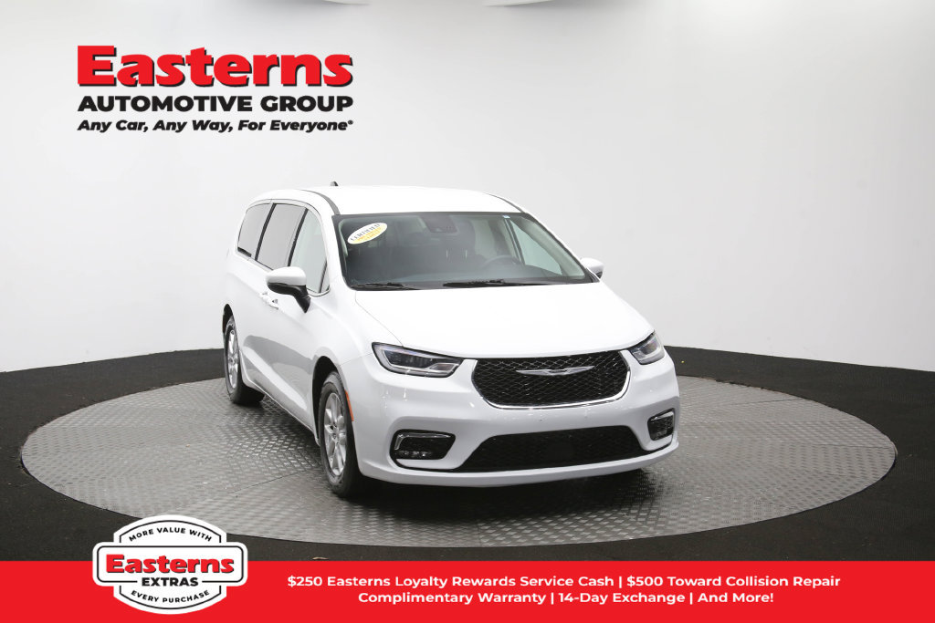 Used 2023 Chrysler Pacifica Touring-L FWD image 53