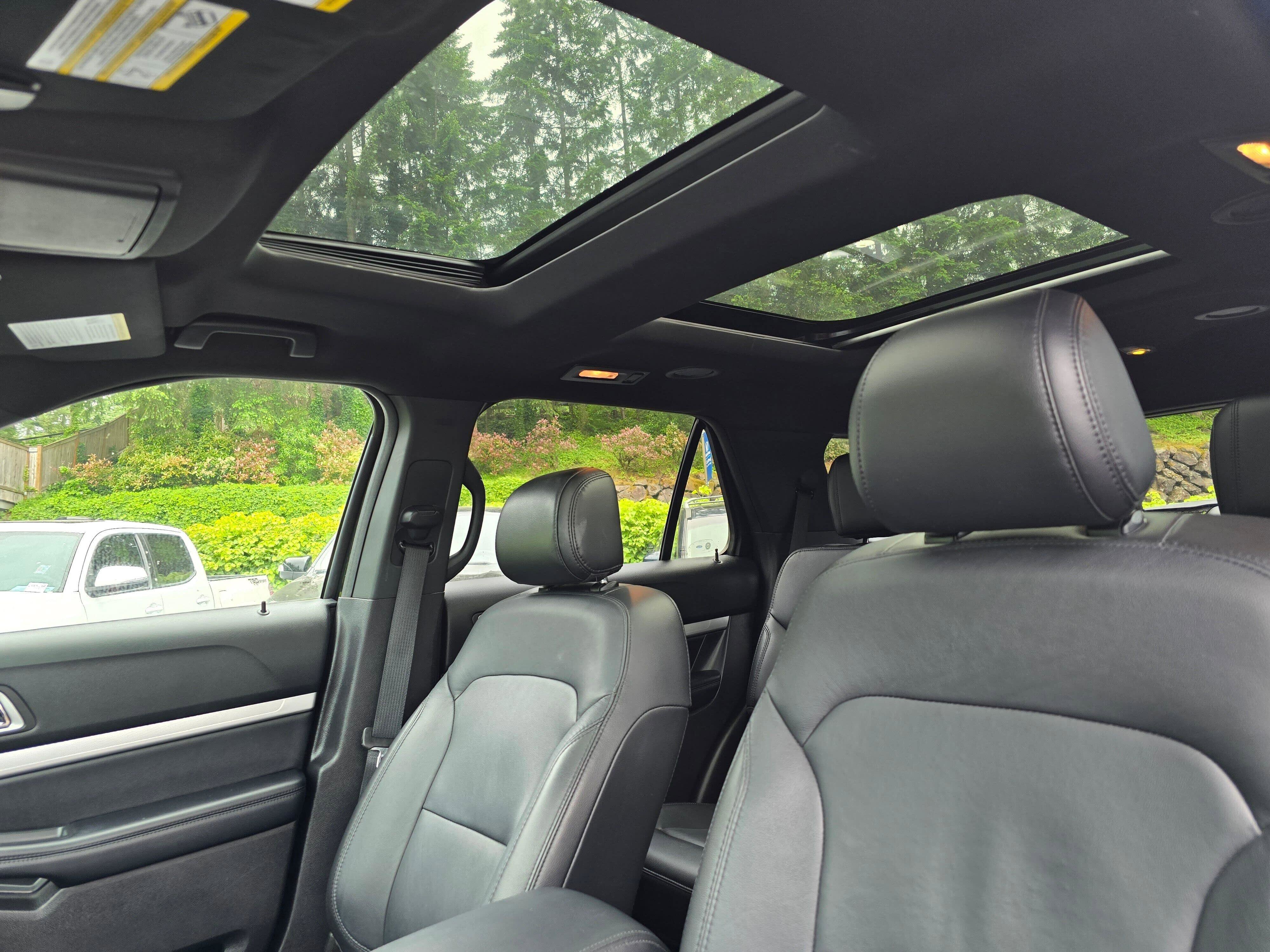 Used 2017 Ford Explorer XLT w/ Equipment Group 202A AWD/4WD image 23