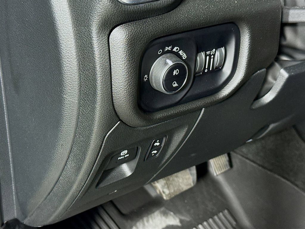 Used 2024 RAM 1500 Laramie AWD/4WD image 10