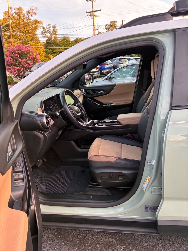 Used 2025 Chevrolet Equinox ACTIV w/ Safety and Technology Package AWD/4WD image 27