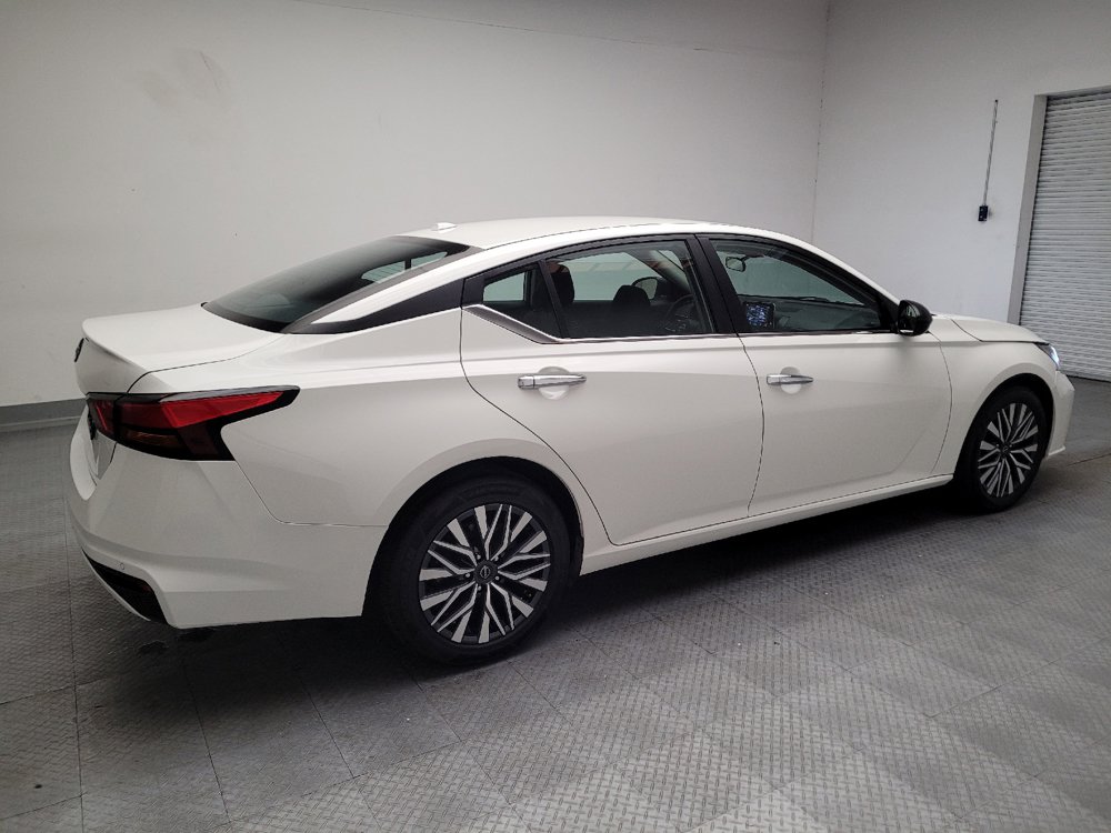 Used 2025 Nissan Altima 2.5 SV FWD image 10