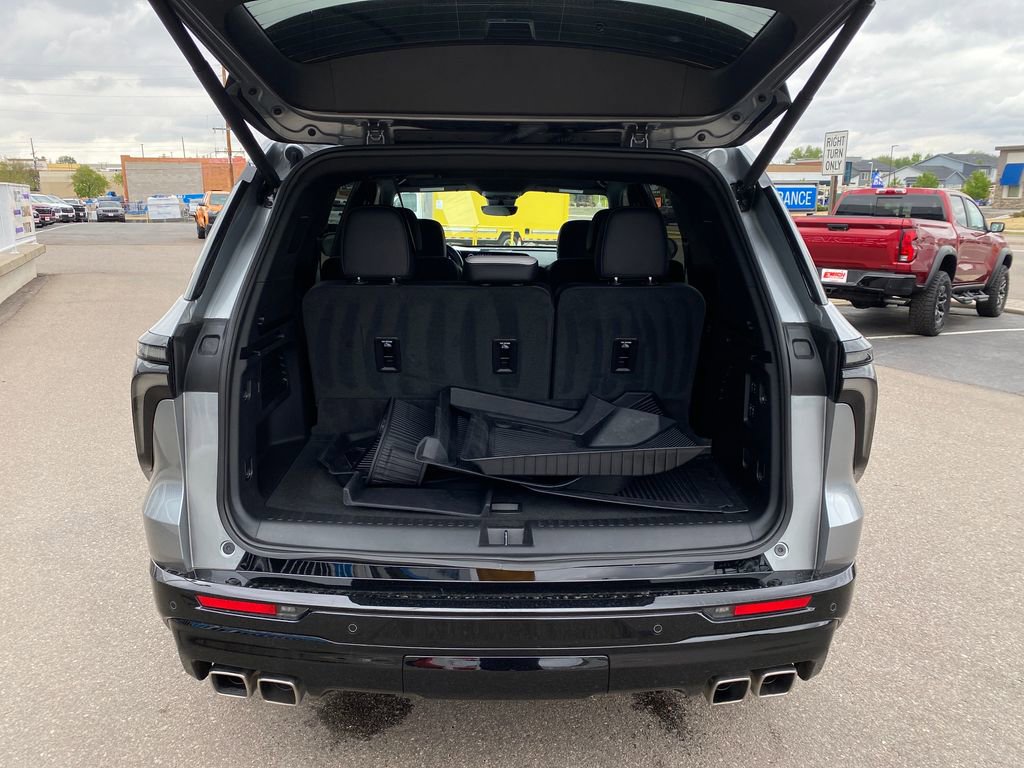 Used 2025 Chevrolet Traverse High Country w/ LPO, Floor Liner Package AWD/4WD image 23