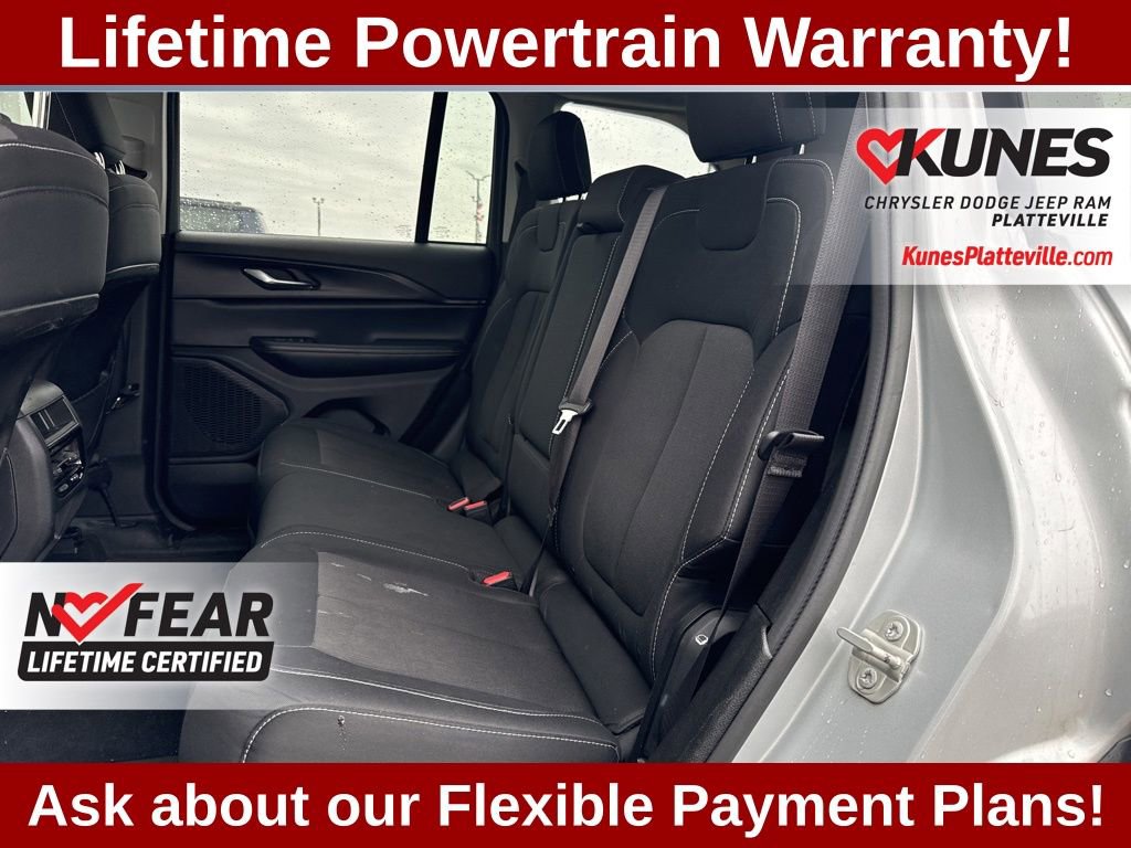 Used 2024 Jeep Grand Cherokee Laredo image 24