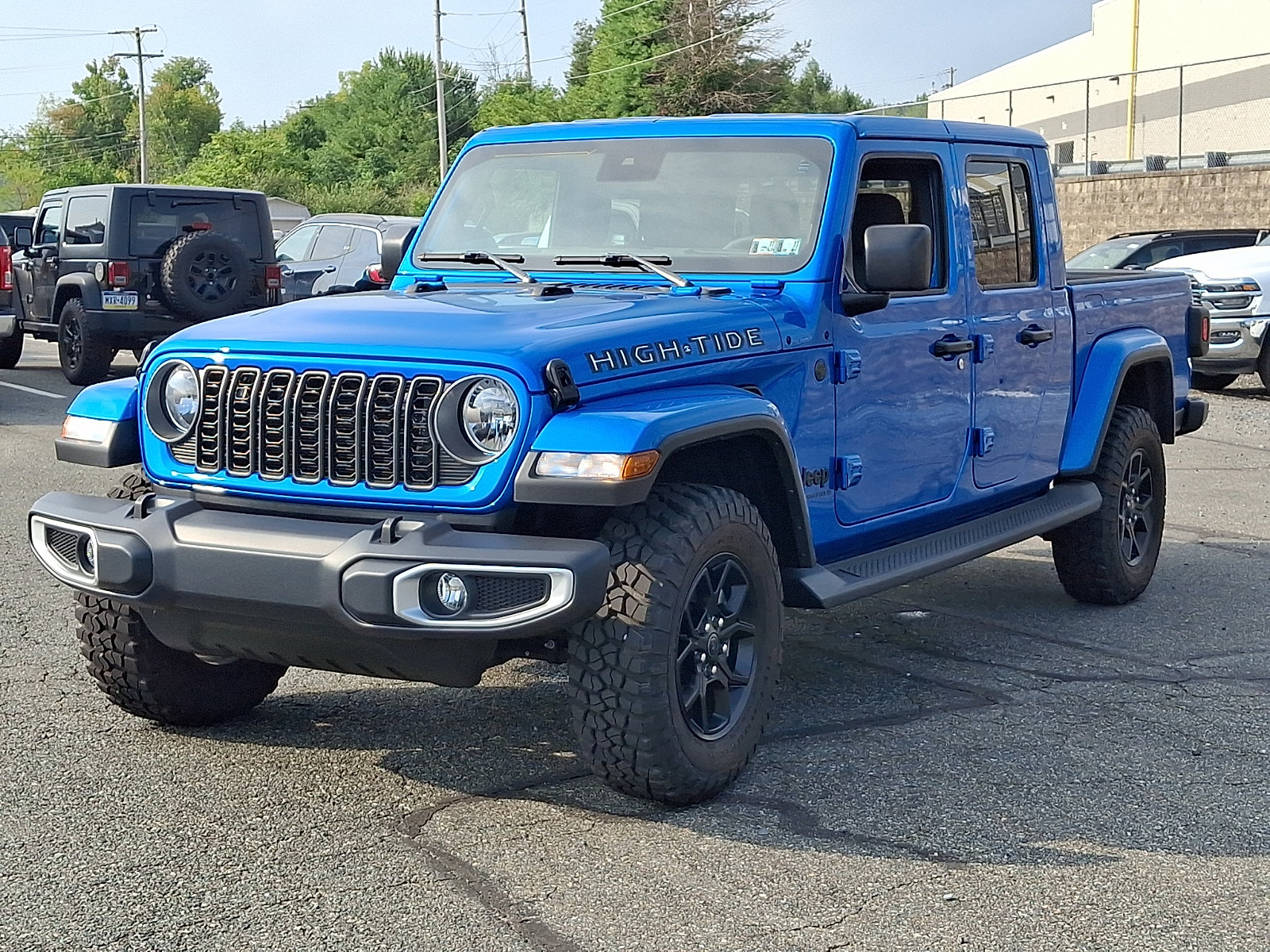 Used 2025 Jeep Gladiator Sport AWD/4WD image 3