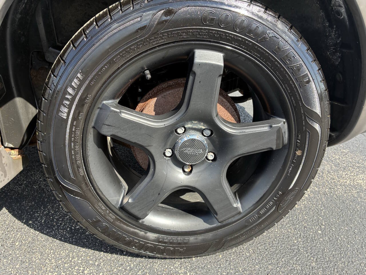 Used 2007 Pontiac Vibe w/ Sun And Sound Package FWD image 22