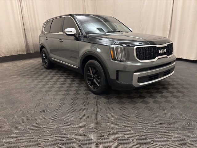Certified 2024 Kia Telluride LX image 3
