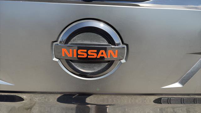 Used 2021 Nissan Titan PRO-4X w/ Pro-4x Convenience Package image 11
