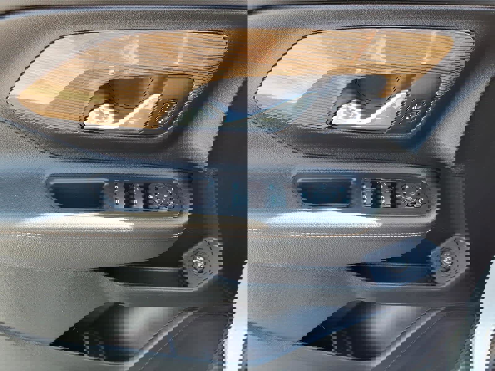 Certified 2020 GMC Terrain SLE w/ Driver Convenience Package image 3