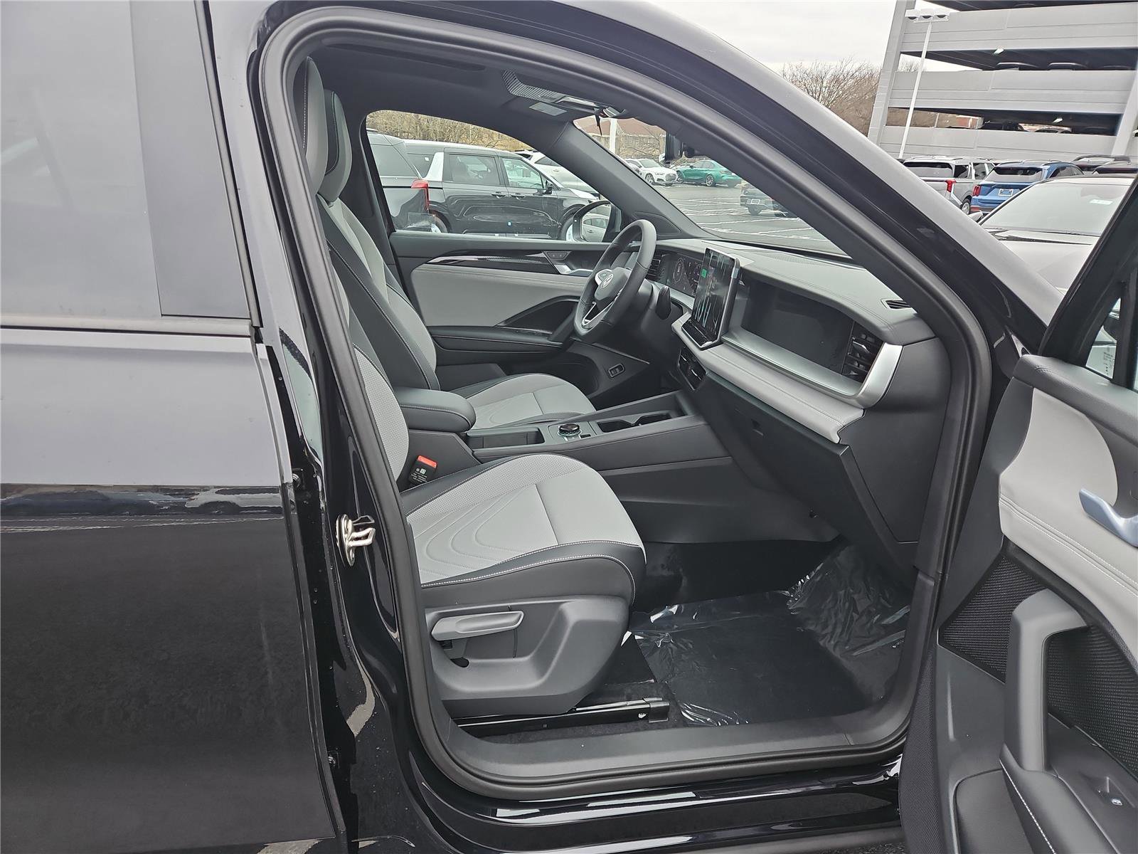 New 2026 Volkswagen Tiguan SE R-Line image 28