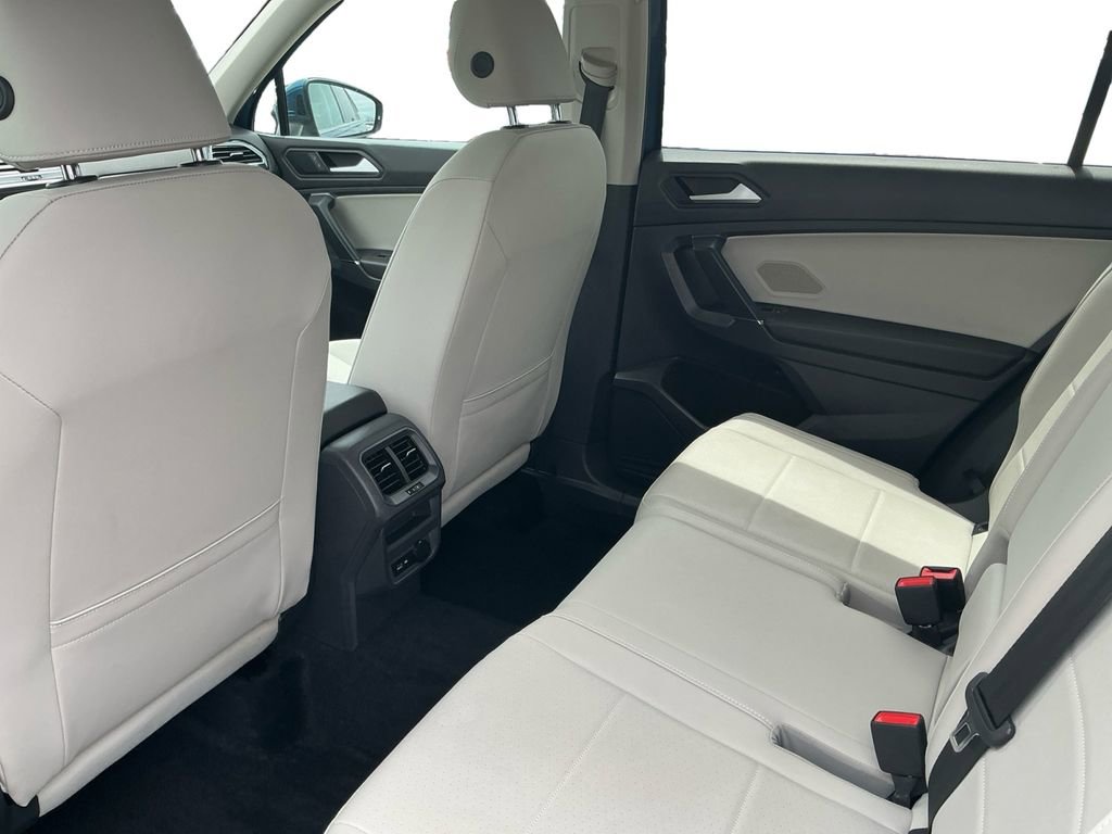 Used 2020 Volkswagen Tiguan SEL AWD/4WD image 23
