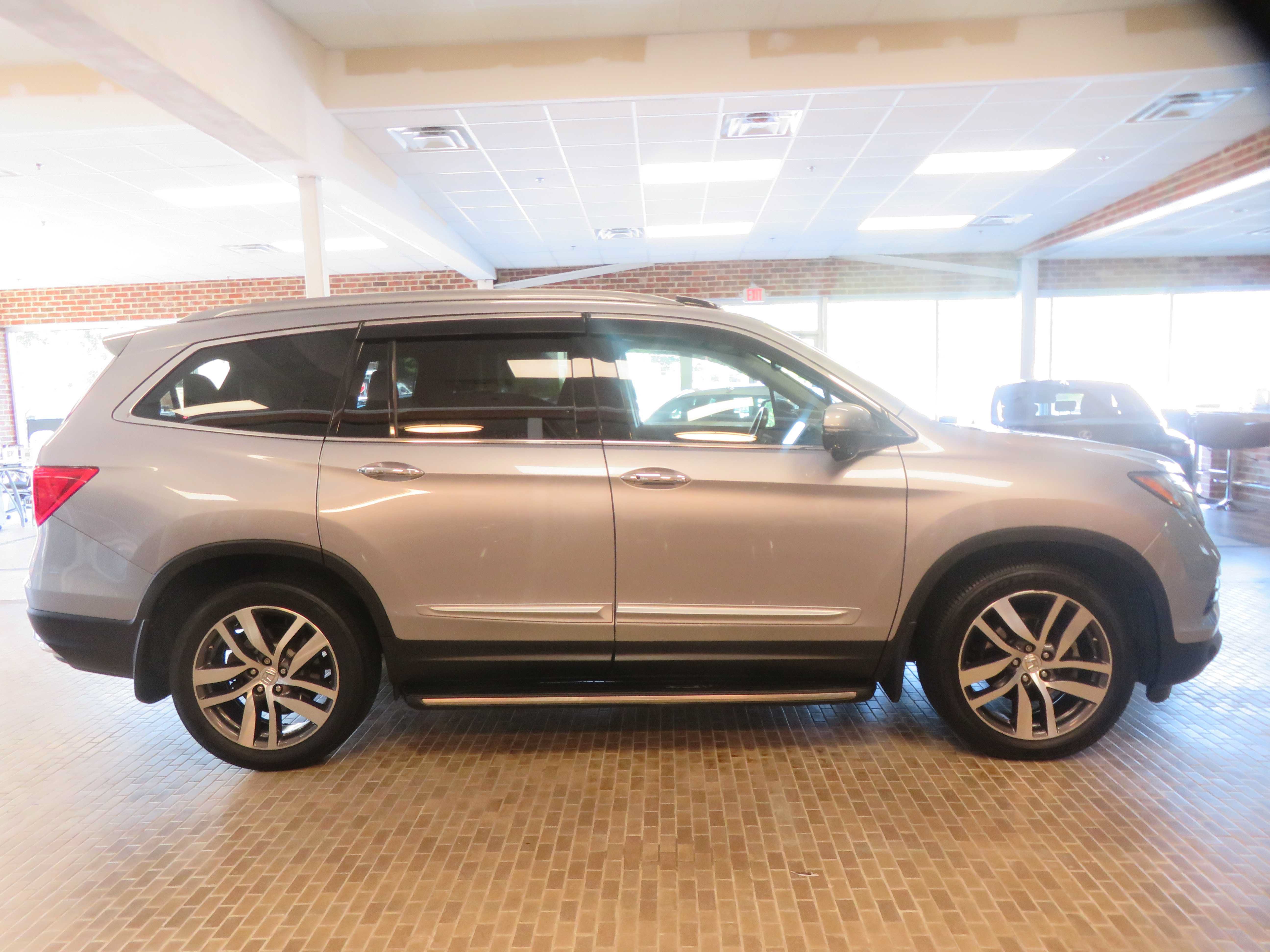 Used 2017 Honda Pilot Touring image 67