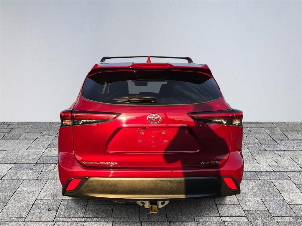 Used 2022 Toyota Highlander XLE image 6